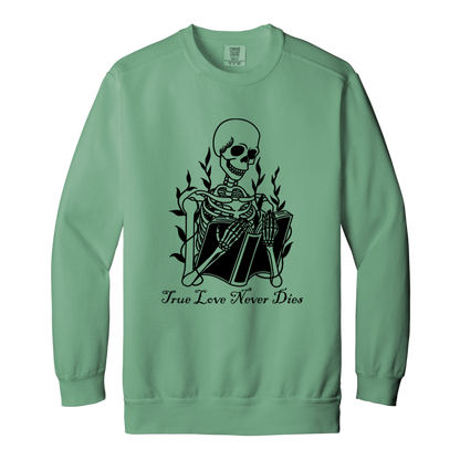 Skeleton "True Love never Dies" Adult Crewneck Sweatshirt l Book Lover l Halloween l Skeleton